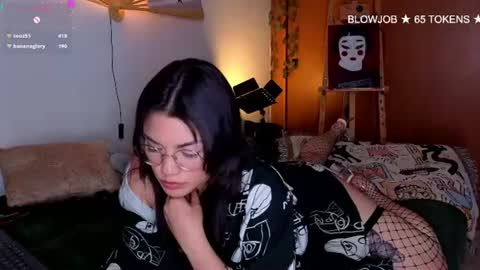 Snapshot of la_briela chatting on 06/29/26, 10:15 Help me reach 50 likes online show from 06/29/26, 10:15