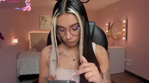 Snapshot of la_monitora chatting on 06/13/26, 12:03 T A T I A N A online show from 06/13/26, 12:03