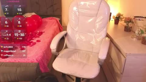  L A R A   online show from 11/08/25, 09:35