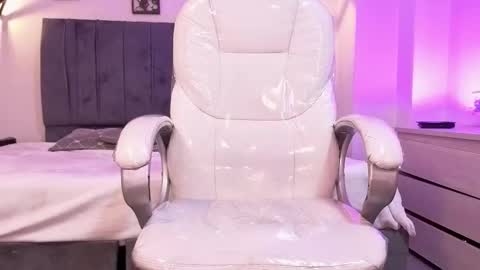  L A R A   online show from 02/21/26, 09:05