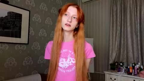 Snapshot of lab_geek chatting on 11/09/25, 06:06 Sophie online show from 11/09/25, 06:06