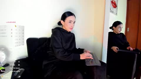 lace_victoria online show from 12/03/25, 11:36