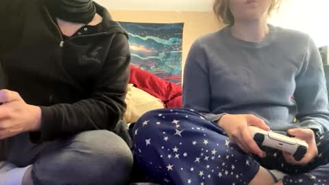 lacedinsin online show from 04/15/26, 06:15