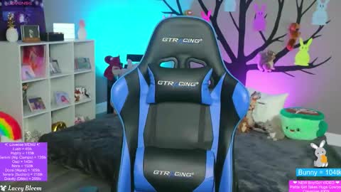 Lacey Bloom online show from 04/16/26, 01:28