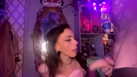 Laci online show from 12/15/25, 03:00