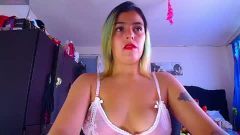 Snapshot of lacolombiana_bitch chatting on 06/16/26, 08:22 Valentina online show from 06/16/26, 08:22