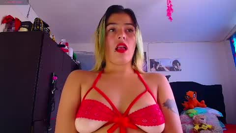 Snapshot of lacolombiana_bitch chatting on 07/01/26, 08:30 Valentina online show from 07/01/26, 08:30