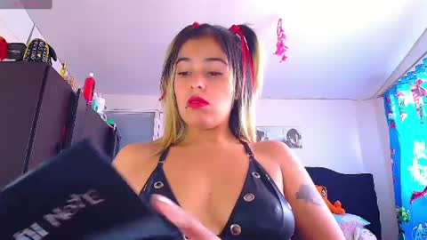 Snapshot of lacolombiana_bitch chatting on 07/10/26, 08:11 Valentina online show from 07/10/26, 08:11