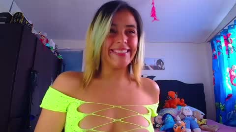 Snapshot of lacolombiana_bitch chatting on 07/16/26, 07:53 Valentina online show from 07/16/26, 07:53