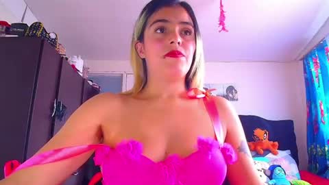 Snapshot of lacolombiana_bitch chatting on 07/25/26, 07:11 Valentina online show from 07/25/26, 07:11