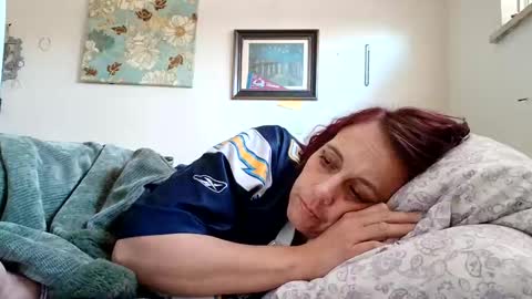 Snapshot of lacybell chatting on 01/10/25, 08:37 lacybell online show from 01/10/25, 08:37