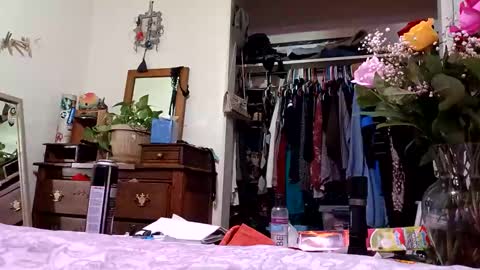 Snapshot of lacybell chatting on 02/19/25, 01:18 lacybell online show from 02/19/25, 01:18