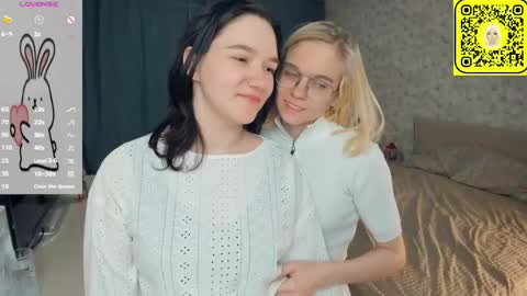 Snapshot of lacyedison chatting on 05/30/26, 07:22 Violet and Isabel online show from 05/30/26, 07:22