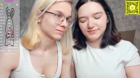 Violet and Isabel online show from 07/06/26, 07:05