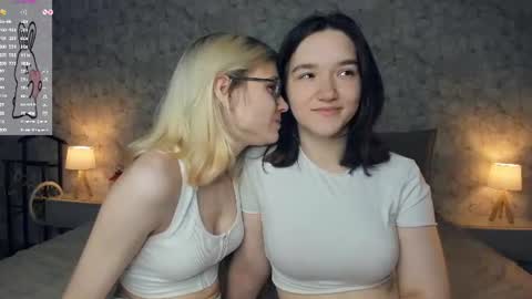 Violet and Isabel online show from 07/22/26, 07:38