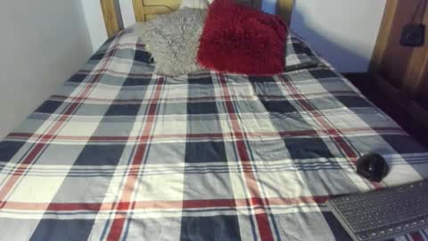 Akyra  online show from 10/22/25, 12:05