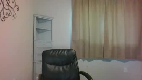 Snapshot of ladiesmandaddy chatting on 10/21/25, 06:52 Don Kedick online show from 10/21/25, 06:52