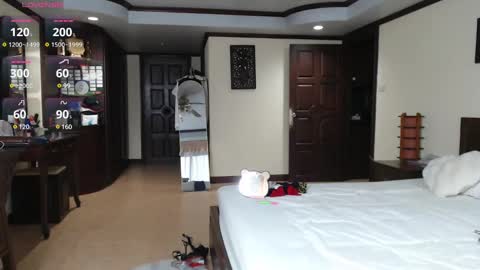 Mia online show from 02/09/25, 11:14