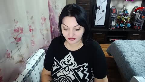 lady_boom_ online show from 12/23/24, 07:41