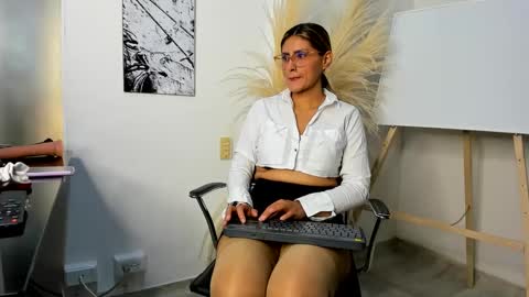 Snapshot of lady_falcon chatting on 02/07/25, 01:47 LADY  online show from 02/07/25, 01:47