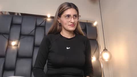 Snapshot of lady_falcon chatting on 03/02/25, 02:51 LADY  online show from 03/02/25, 02:51