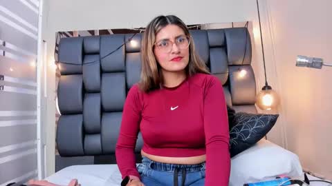 Snapshot of lady_falcon chatting on 09/17/25, 02:02 LADY  online show from 09/17/25, 02:02