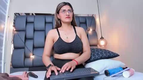 Snapshot of lady_falcon chatting on 09/21/25, 01:51 LADY  online show from 09/21/25, 01:51