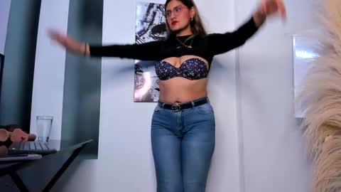 LADY  online show from 11/21/25, 02:10