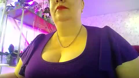 Snapshot of lady_gloria chatting on 04/25/26, 06:27 Lady Gloria online show from 04/25/26, 06:27