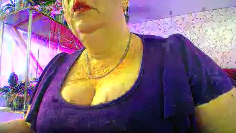 Snapshot of lady_gloria chatting on 05/16/26, 06:21 Lady Gloria online show from 05/16/26, 06:21