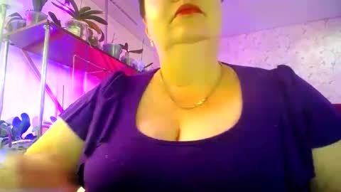 Snapshot of lady_gloria chatting on 08/09/26, 05:01 Lady Gloria online show from 08/09/26, 05:01