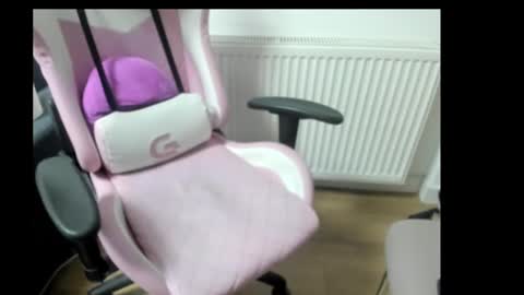 Snapshot of lady_lyanna chatting on 02/15/25, 03:20 Lady Lyanna online show from 02/15/25, 03:20