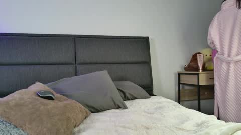    700  1300 -5 online show from 01/05/26, 05:27