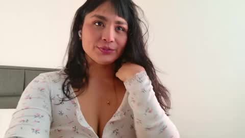 Snapshot of lady_ni chatting on 05/13/26, 02:58 700 1300 -5 online show from 05/13/26, 02:58