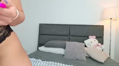 Snapshot of lady_ni chatting on 06/27/26, 02:44 700 1300 -5 online show from 06/27/26, 02:44
