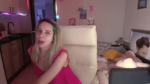 Snapshot of lady_smile69 chatting on 10/31/25, 10:00 lady_smile69 online show from 10/31/25, 10:00