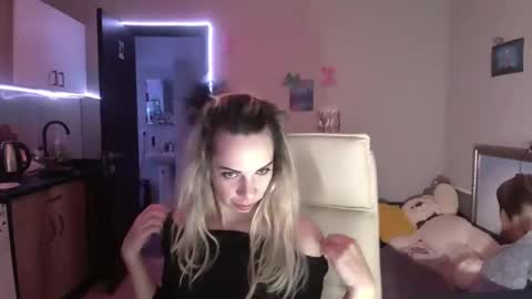 Snapshot of lady_smile69 chatting on 11/24/25, 04:34 lady_smile69 online show from 11/24/25, 04:34