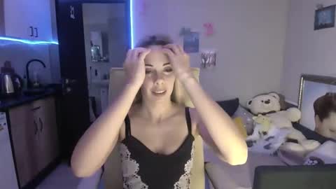 Snapshot of lady_smile69 chatting on 11/30/25, 02:10 lady_smile69 online show from 11/30/25, 02:10