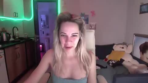 Snapshot of lady_smile69 chatting on 12/04/25, 04:44 lady_smile69 online show from 12/04/25, 04:44