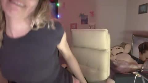 Snapshot of lady_smile69 chatting on 12/19/25, 09:33 lady_smile69 online show from 12/19/25, 09:33