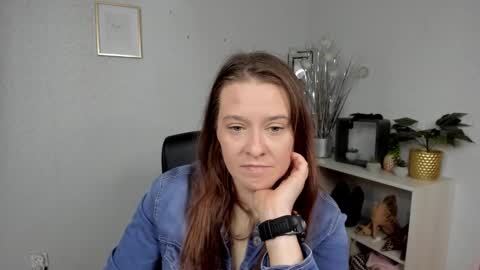 Snapshot of ladyalessa chatting on 06/01/26, 05:31 ALESSA online show from 06/01/26, 05:31