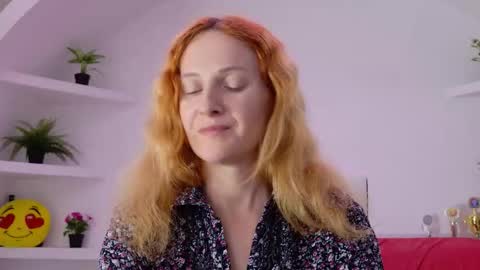 Sima Ladybigsmile online show from 09/10/25, 07:25