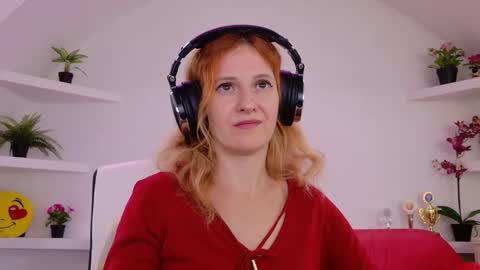 Sima Ladybigsmile online show from 09/19/25, 06:37