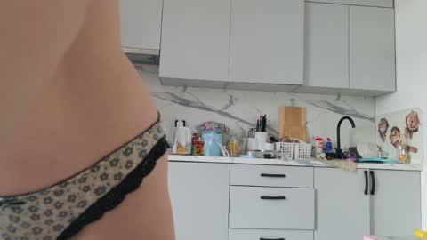 Sima Ladybigsmile online show from 04/10/26, 06:29