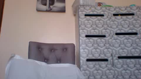 lindah32 online show from 01/15/25, 12:25