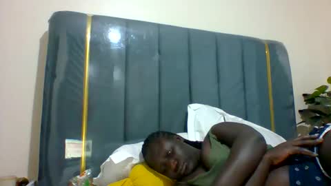 lindah32 online show from 02/23/25, 04:13