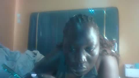 lindah32 online show from 10/29/25, 09:44