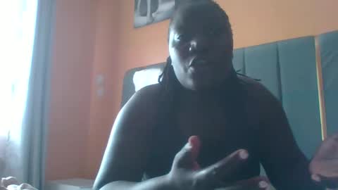 lindah32 online show from 11/21/25, 10:36