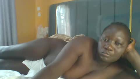 lindah32 online show from 12/04/25, 06:23