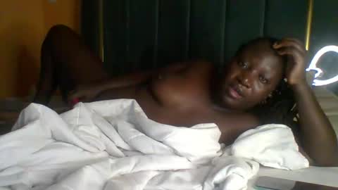 lindah32 online show from 04/22/26, 05:58